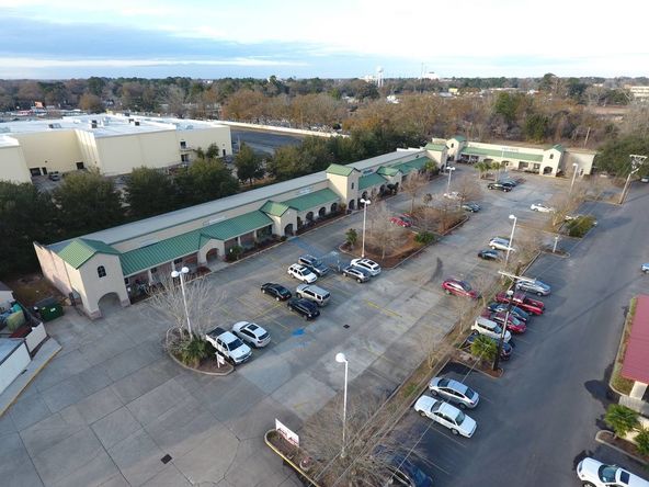 Greenbriar Shopping Center: 233 Doucet Road, Lafayette, LA 70503